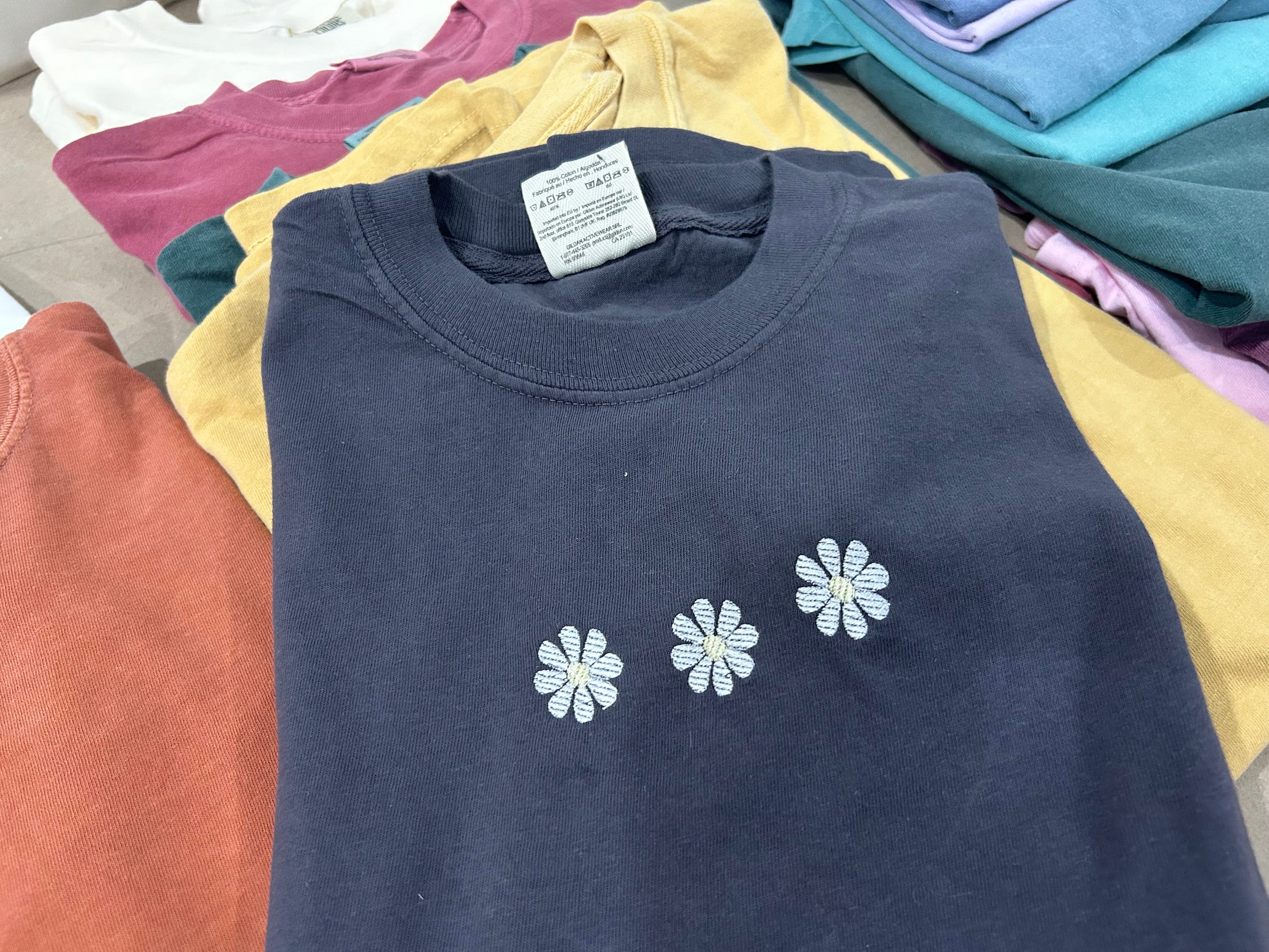 Daisy Flowers embroidered t-shirt