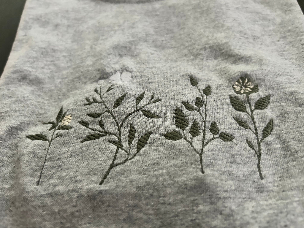 Flowers - embroidered t-shirt - Ash Grey