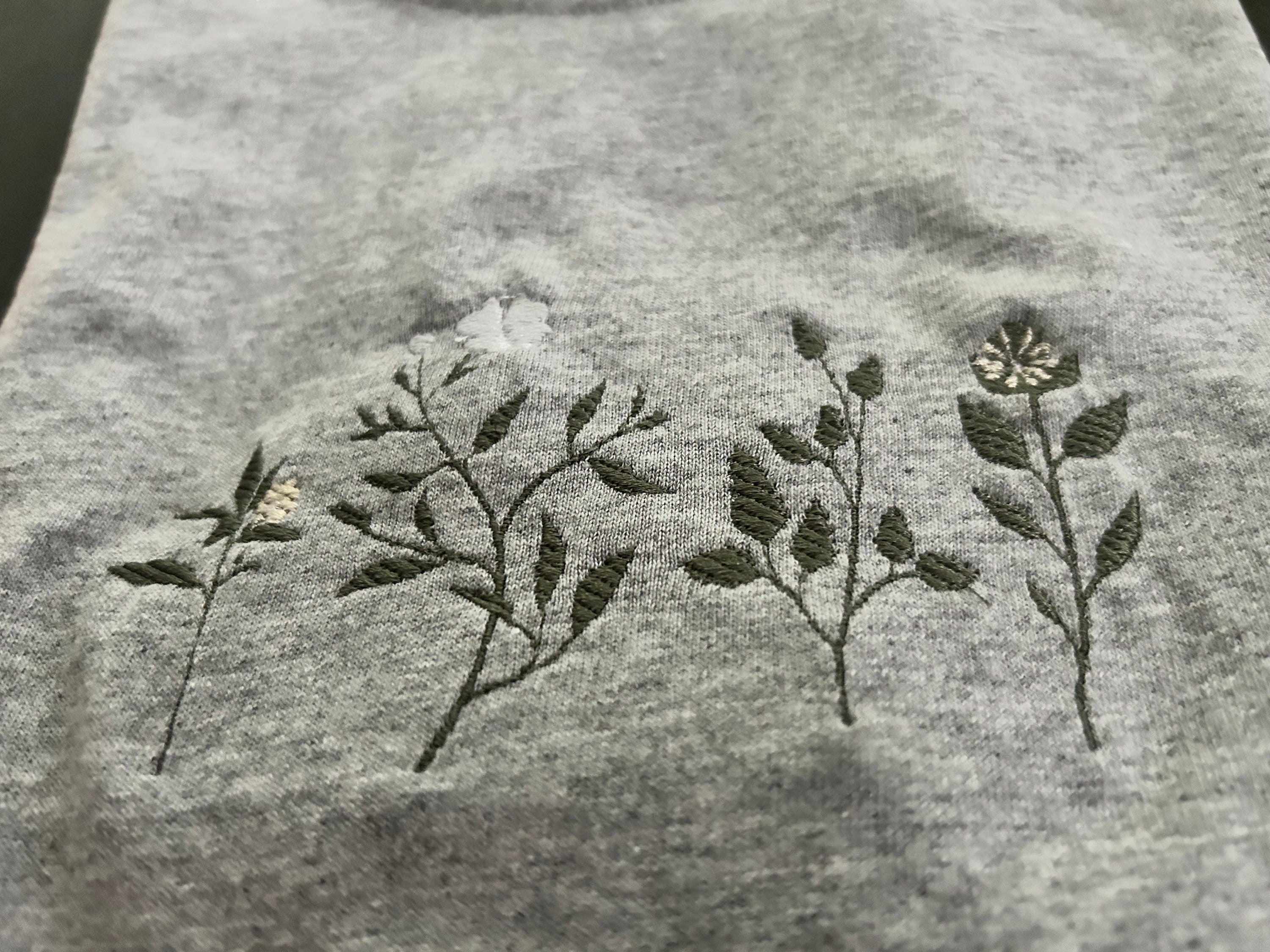 Flowers - embroidered t-shirt - Ash Grey
