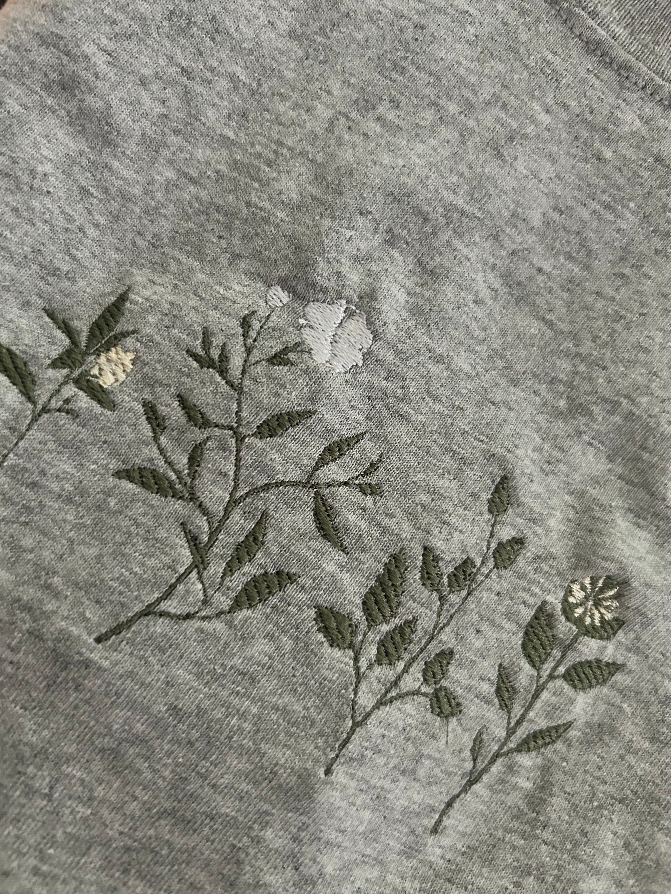 Flowers - embroidered t-shirt - Ash Grey