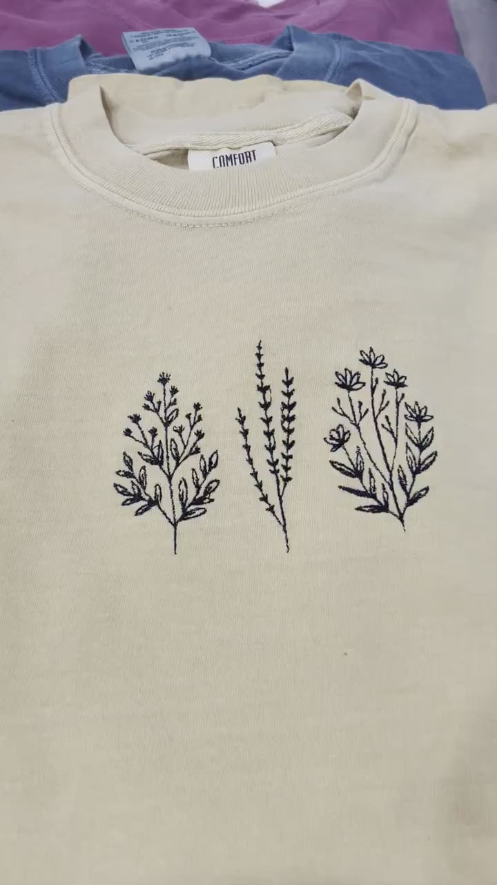 Wild Flowers -  embroidered t-shirt -  Boho design - Comfort colors